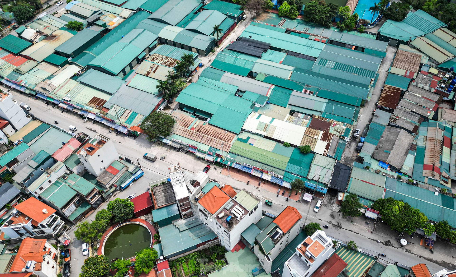 Cảnh khó tin tại thủ phủ thời trang lớn nhất miền Bắc ảnh 15