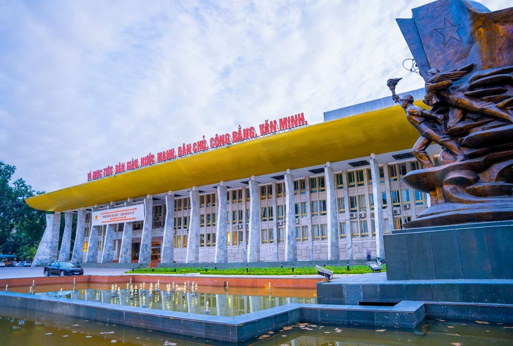 Công trình rộng 3,2ha do Liên Xô tặng Việt Nam: ‘Trái tim nghệ thuật’ của Thủ đô, từng bị hỏa hoạn thiêu rụi một phần - ảnh 2
