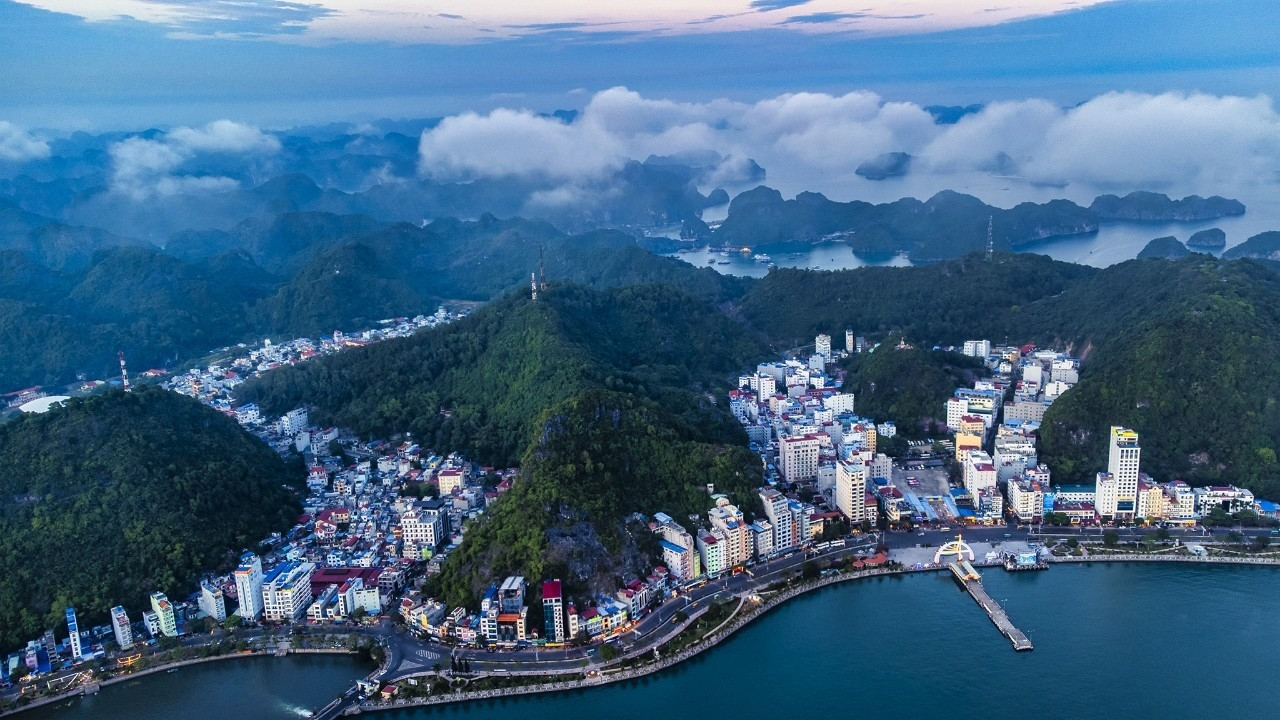 Một TP trực thuộc Trung ương của Việt Nam dự kiến có 2 đặc khu hành chính đầu tiên sau sắp xếp- Ảnh 1. Một TP trực thuộc Trung ương của Việt Nam dự kiến có 2 đặc khu hành chính đầu tiên sau sắp xếp- Ảnh 1.