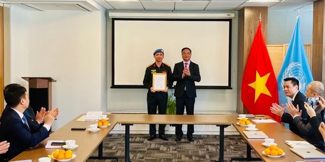 Sĩ quan Việt Nam tại Mỹ được Bộ Công an thăng hàm Thượng tá trước thời hạn - ảnh 1