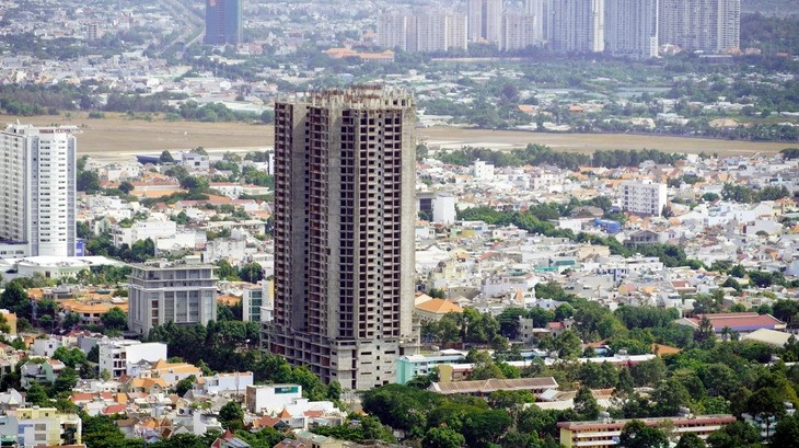 Tòa nhà chọc trời bất động gần thập niên giữa trung tâm TP: Án ngữ giữa khu đất vàng, vẫn chờ được hồi sinh- Ảnh 1. Tòa nhà chọc trời bất động gần thập niên giữa trung tâm TP: Án ngữ giữa khu đất vàng, vẫn chờ được hồi sinh- Ảnh 1.