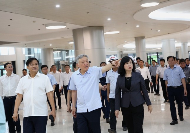 Phó Thủ tướng Thường trực Nguyễn Hòa Bình thị sát, kiểm tra dự án Bệnh viện Bạch Mai, Việt Đức cơ sở 2 ảnh 1