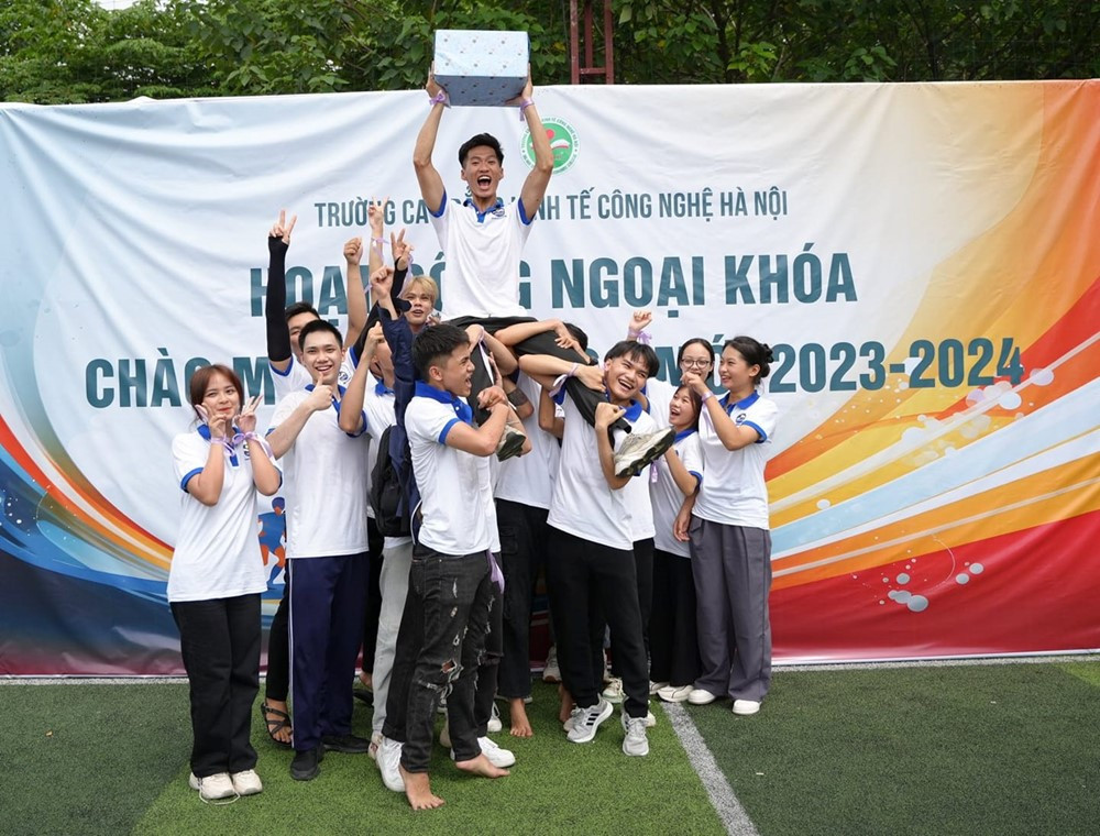 Hơn 100 sinh viên một trường cao đẳng bất ngờ bị dừng học vô thời hạn - ảnh 3