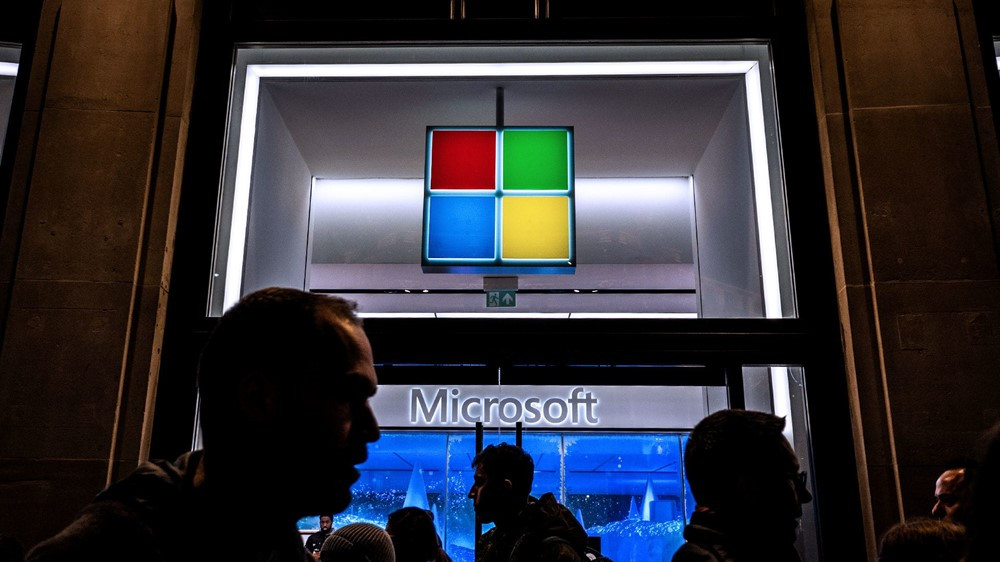 Bị sa thải ở tuổi 48 sau 25 năm làm việc miệt mài không nghỉ phép, kỹ sư Microsoft khiến cộng đồng mạng xôn xao: ‘Chồng tôi bị loại bởi một thuật toán’ - ảnh 2