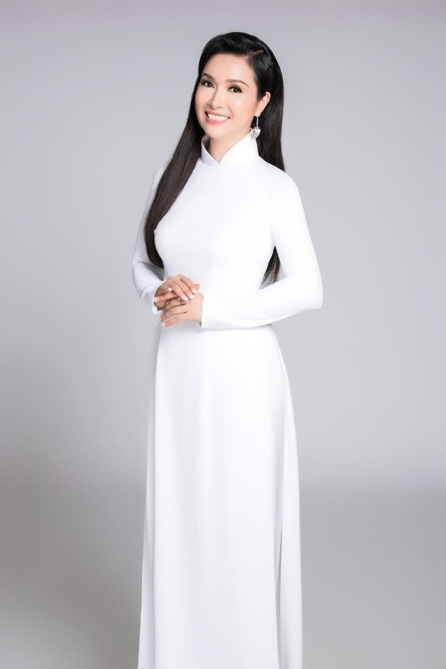 Hoa hậu Việt Nam nhận thưởng là chiếc xe đạp trị giá 4 chỉ vàng, biết 4 ngoại ngữ, chồng là Tiến sĩ Kinh tế - ảnh 3