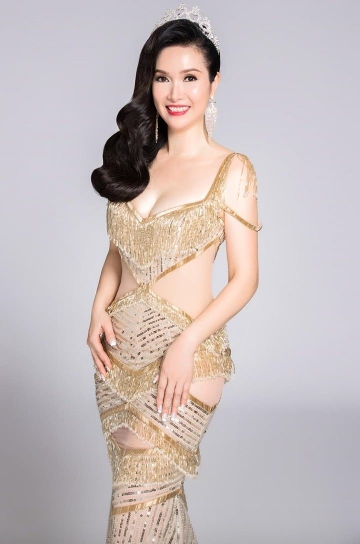 Hoa hậu Việt Nam nhận thưởng là chiếc xe đạp trị giá 4 chỉ vàng, biết 4 ngoại ngữ, chồng là Tiến sĩ Kinh tế - ảnh 4