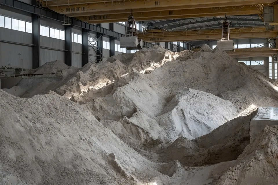 Trung Quốc 'cày nát' mỏ lithium 'nghèo': Rác thải ngập núi, giá giảm 90% vẫn khai thác - ảnh 4