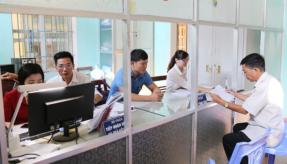 Hạn chót 31/5 sẽ có chế độ, tiền lương, phụ cấp trách nhiệm cho cán bộ, công chức, viên chức cấp xã sau sáp nhập - ảnh 1