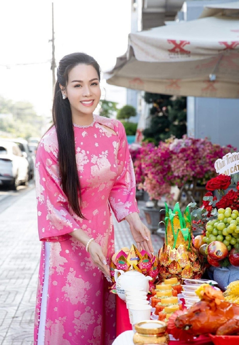 Phú bà Viz nổi tiếng cả nước: 13 tuổi đi làm giúp việc, 40 tuổi là CEO 2 công ty lớn, ở biệt thự 20 tỷ, không lấy chồng - ảnh 2