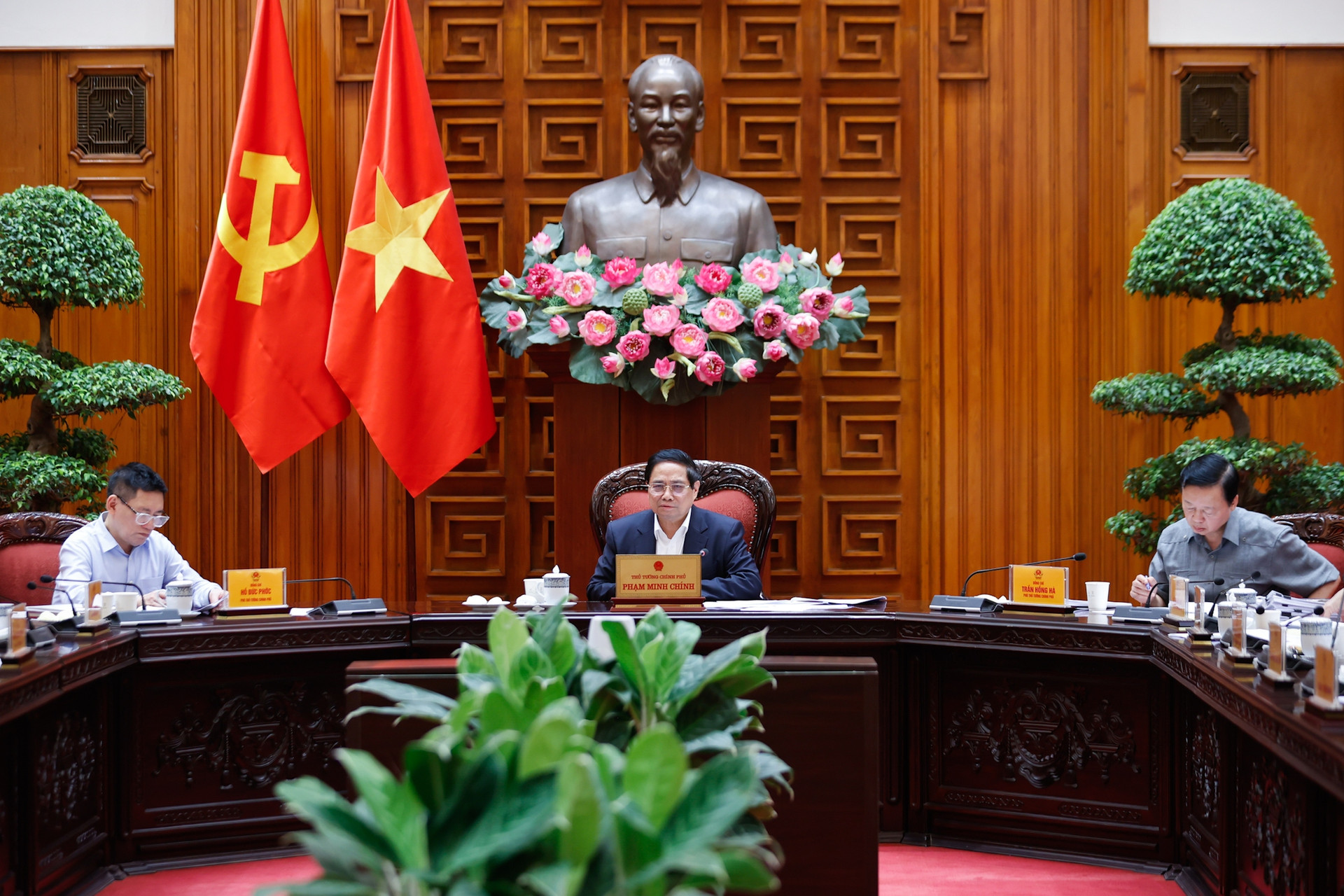 Thủ tướng: Đoàn đàm phán tiếp tục nỗ lực, cố gắng để sớm đạt thỏa thuận với phía Hoa Kỳ- Ảnh 2. Thủ tướng: Đoàn đàm phán tiếp tục nỗ lực, cố gắng để sớm đạt thỏa thuận với phía Hoa Kỳ- Ảnh 2.