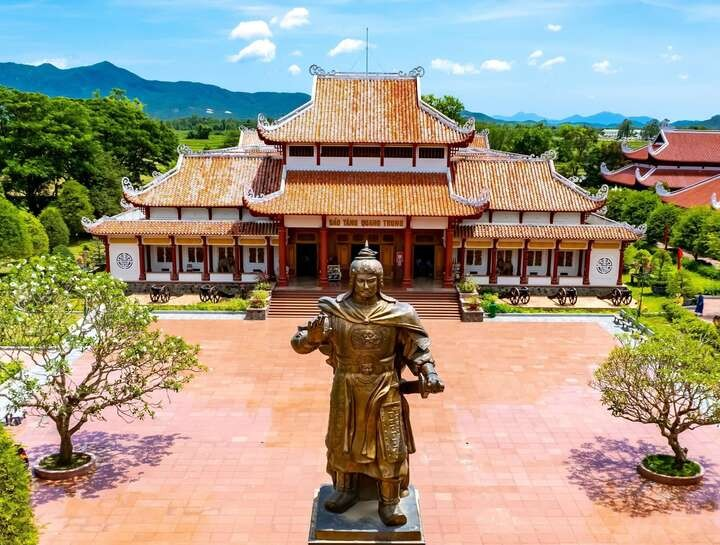 Vị vua duy nhất được đặt tên cho 25 xã, phường của Việt Nam - ảnh 2