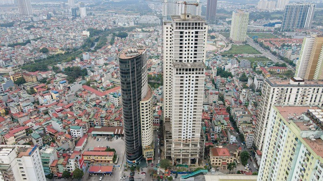 Tòa nhà cao cấp 39 tầng giữa ‘đất vàng’ Thủ đô bỏ hoang sau hơn 15 năm xây dựng, hàng trăm khách hàng bức xúc, khiếu kiện- Ảnh 1. Tòa nhà cao cấp 39 tầng giữa ‘đất vàng’ Thủ đô bỏ hoang sau hơn 15 năm xây dựng, hàng trăm khách hàng bức xúc, khiếu kiện- Ảnh 1.