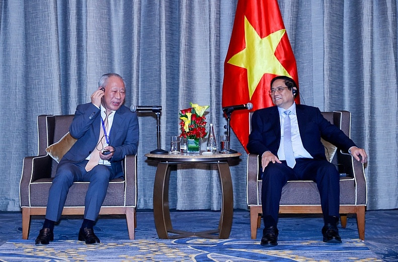 Thủ tướng Phạm Minh Chính tiếp ông Nghiêm Giới Hoà, người sáng lập Tập đoàn xây dựng Thái Bình Dương, Chủ tịch Viện Nghiên cứu Trang Nghiêm. Ảnh: VGP/Nhật Bắc