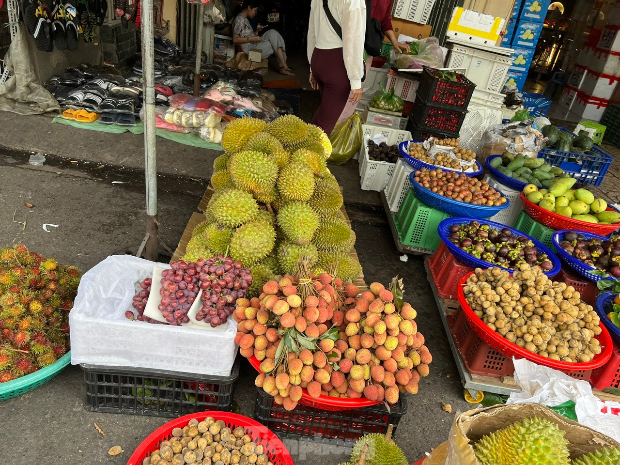 Vải thiều vào vụ, giá rẻ bất ngờ ảnh 12