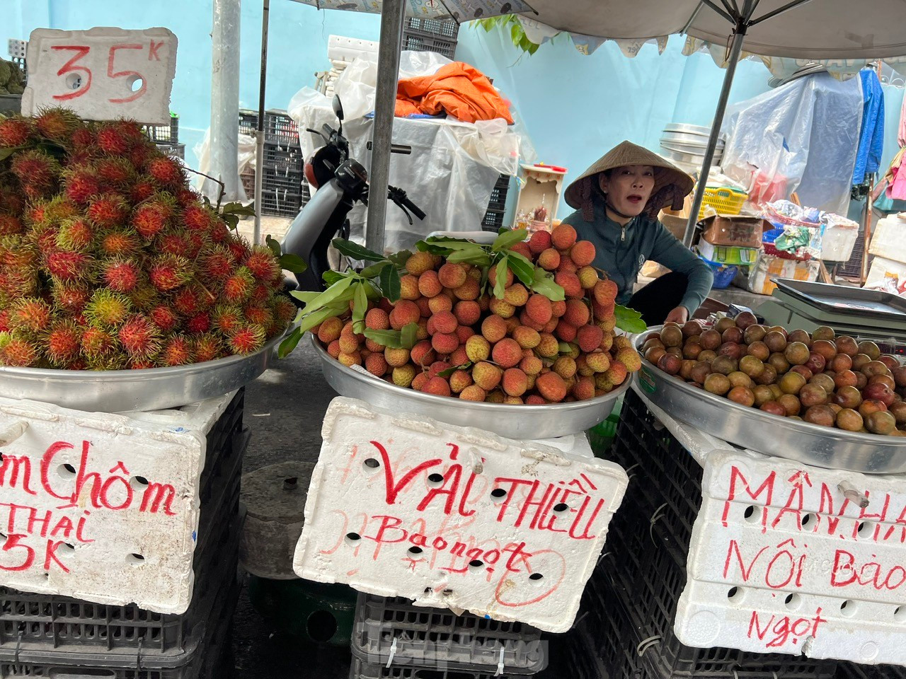 Vải thiều vào vụ, giá rẻ bất ngờ ảnh 5
