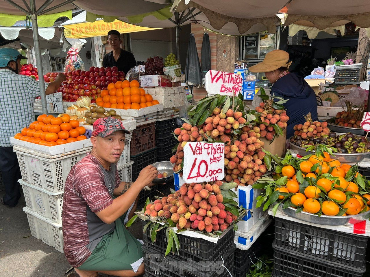 Vải thiều vào vụ, giá rẻ bất ngờ ảnh 4