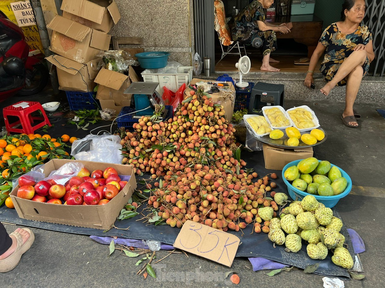 Vải thiều vào vụ, giá rẻ bất ngờ ảnh 8