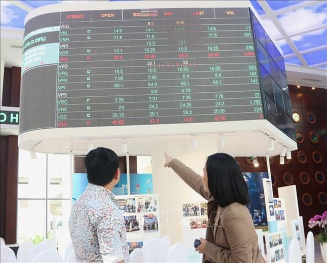 Giới đầu tư chứng khoán đang đổ dồn sự chú ý vào điều gì? ảnh 1