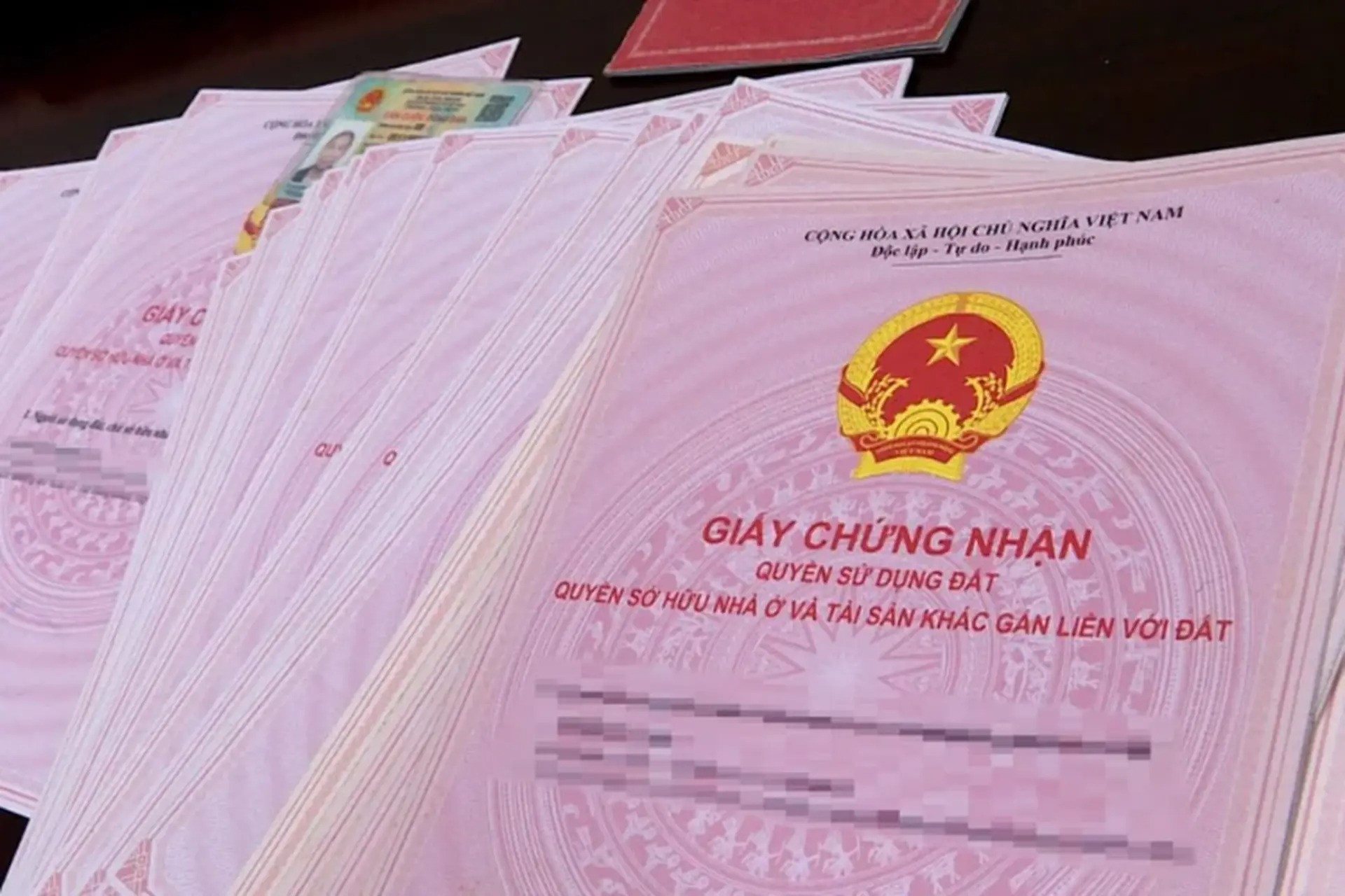 Kiến nghị xóa bỏ sổ hồng giấy, tích hợp vào số căn cước công dân- Ảnh 1.