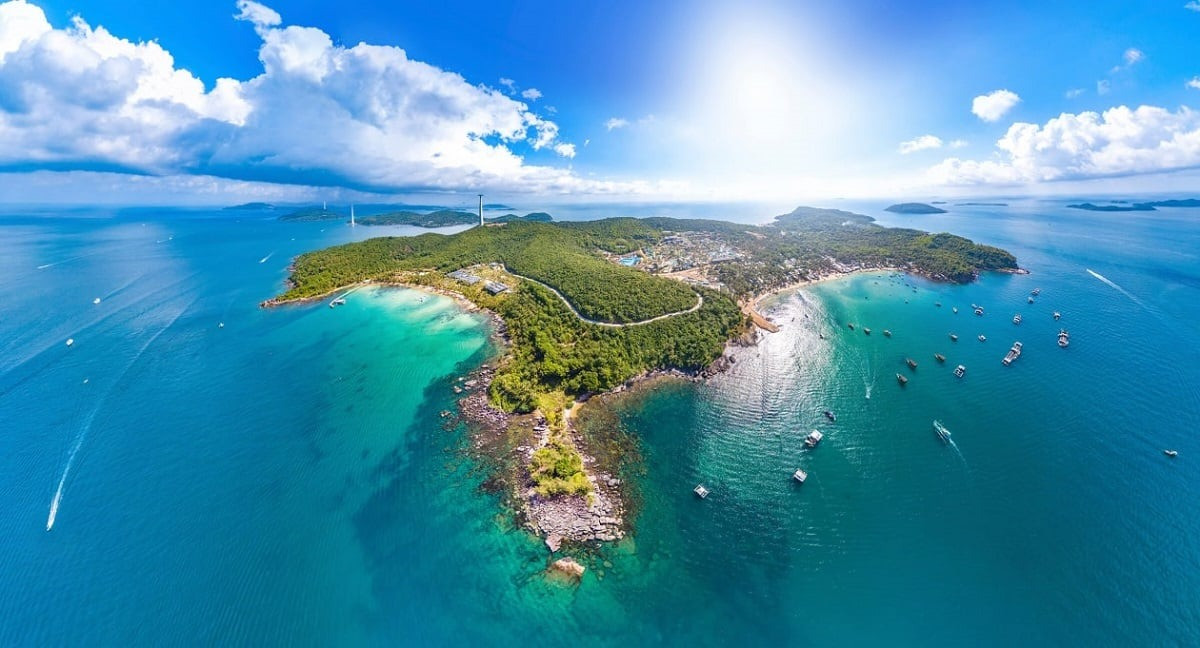 TP đảo đầu tiên của Việt Nam tăng cường thêm đường bay thẳng đến 2 quốc gia vùng Đông Nam Á- Ảnh 1.