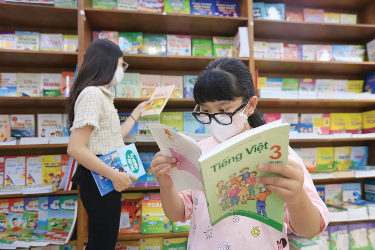 Nhà xuất bản Giáo dục lãi kỷ lục, có hay không việc độc quyền xuất bản sách giáo khoa?