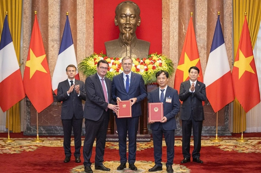 Việt Nam bắt tay Pháp phát triển vệ tinh hoàn toàn mới sau 12 năm