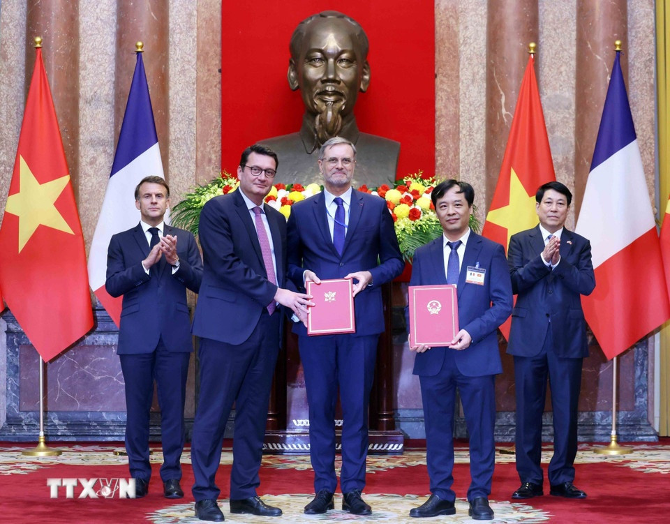 Việt Nam - Pháp tăng cường hợp tác trong lĩnh vực công nghệ vũ trụ và hàng không