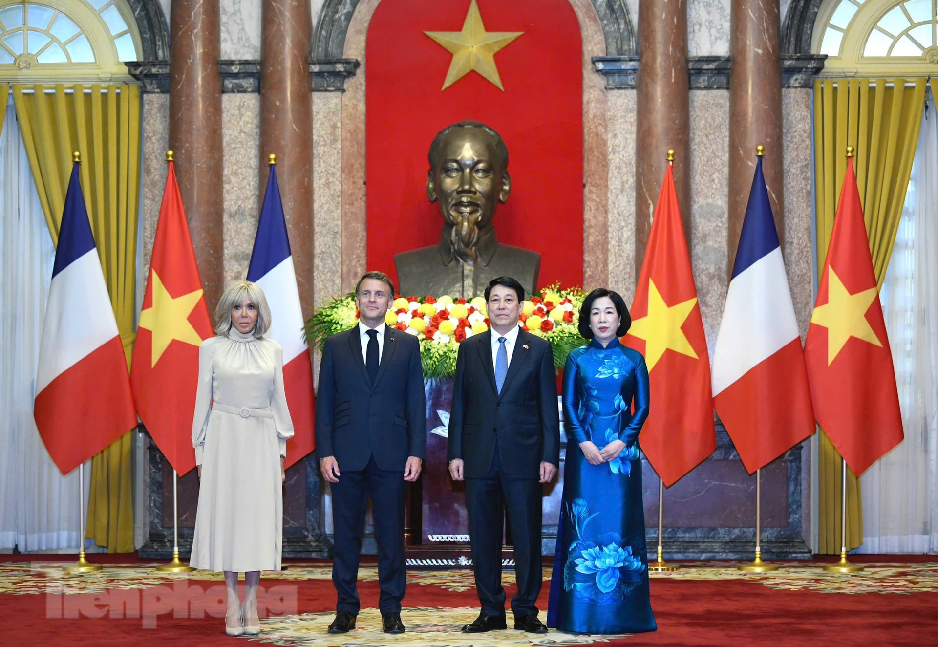 Chủ tịch nước Lương Cường chủ trì lễ đón Tổng thống Pháp Emmanuel Macron ảnh 1