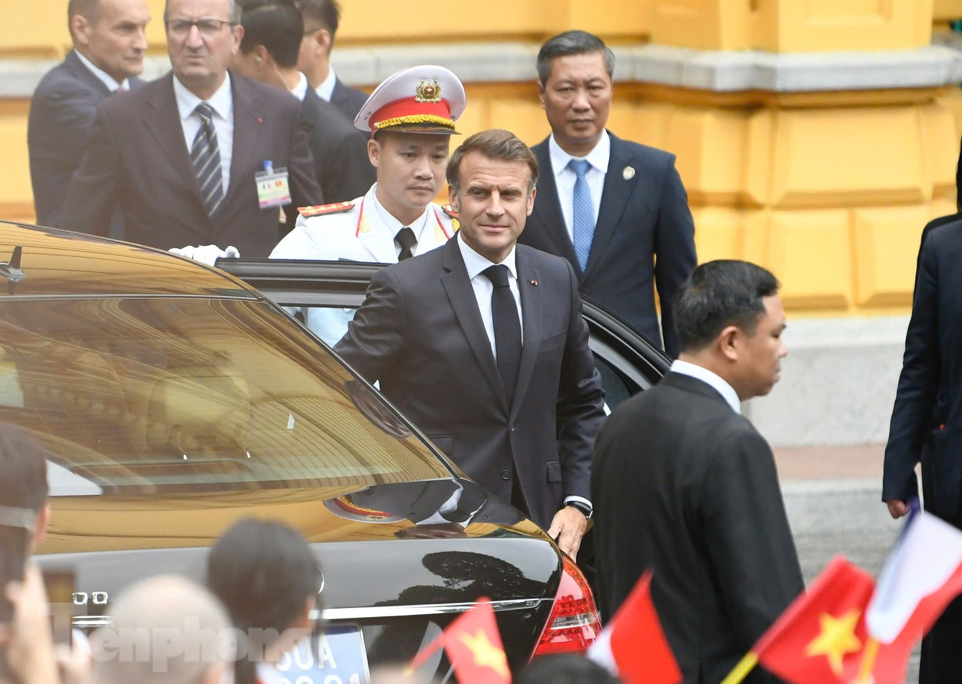 Chủ tịch nước Lương Cường chủ trì lễ đón Tổng thống Pháp Emmanuel Macron ảnh 3