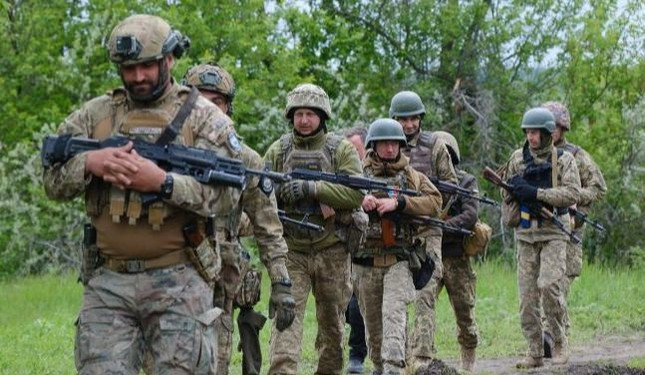 Ukraine bắt giữ gần 1.000 binh sĩ Nga trong chiến dịch Kursk ảnh 1