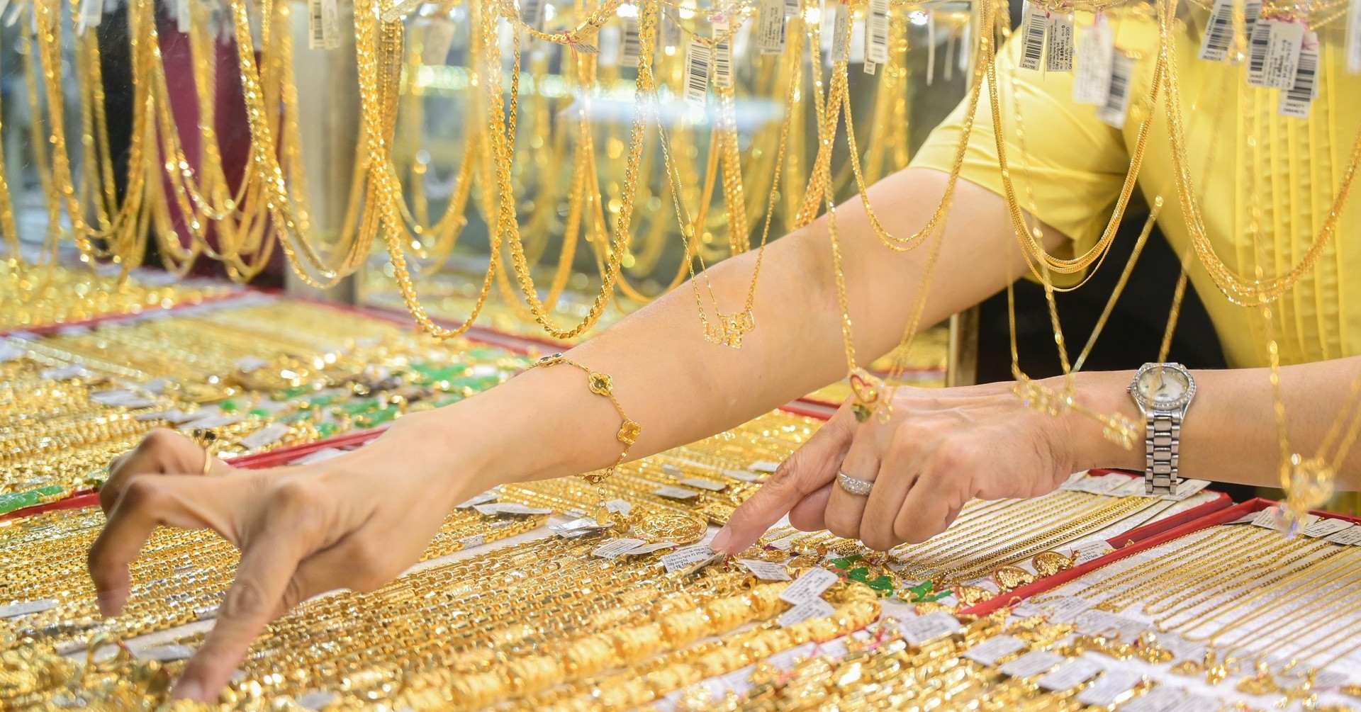 Giá vàng hôm nay 26/5/2025 bật tăng giữa làn sóng bất ổn toàn cầu