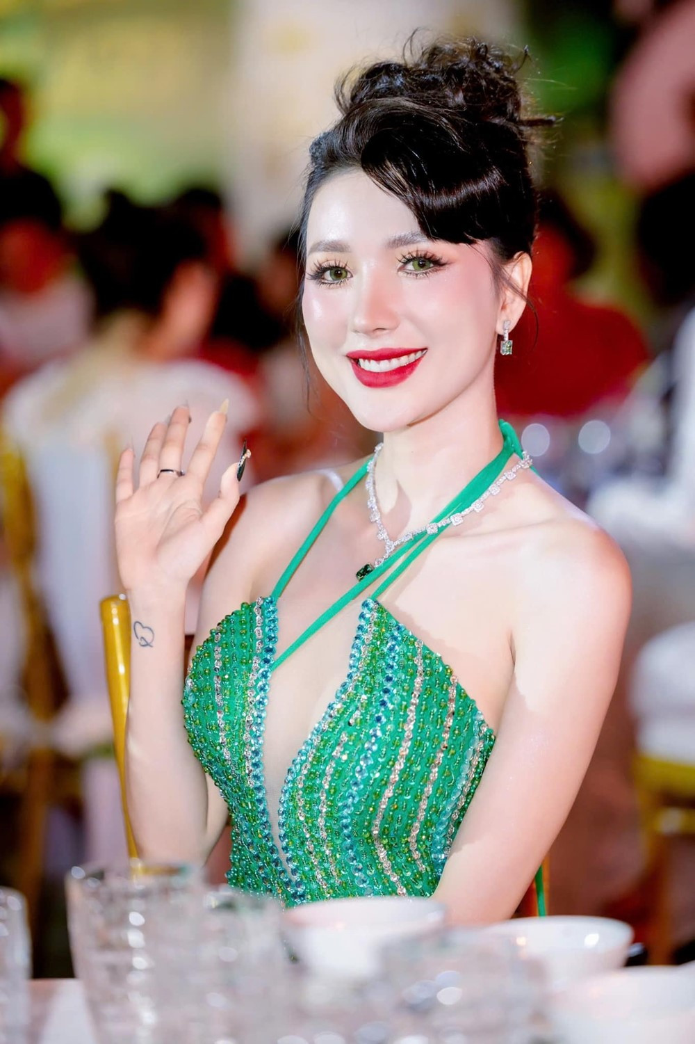 Tài sản của Ngân Collagen: Lâu đài 500 tỷ tráng lệ bậc nhất Cần Thơ, 200 túi xách hàng hiệu, trang sức hàng trăm tỷ, lấy chồng Chủ tịch - ảnh 3