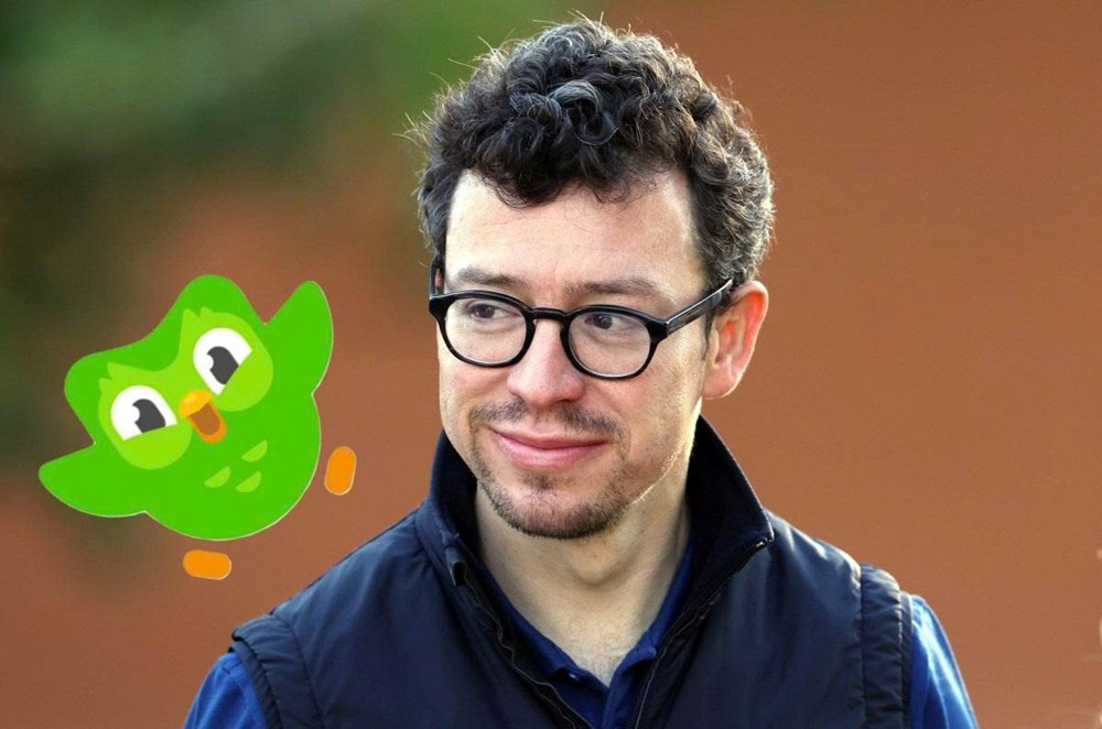 Bị người dùng tẩy chay vì tôn sùng AI, CEO Duolingo ‘quay xe’ - ảnh 1