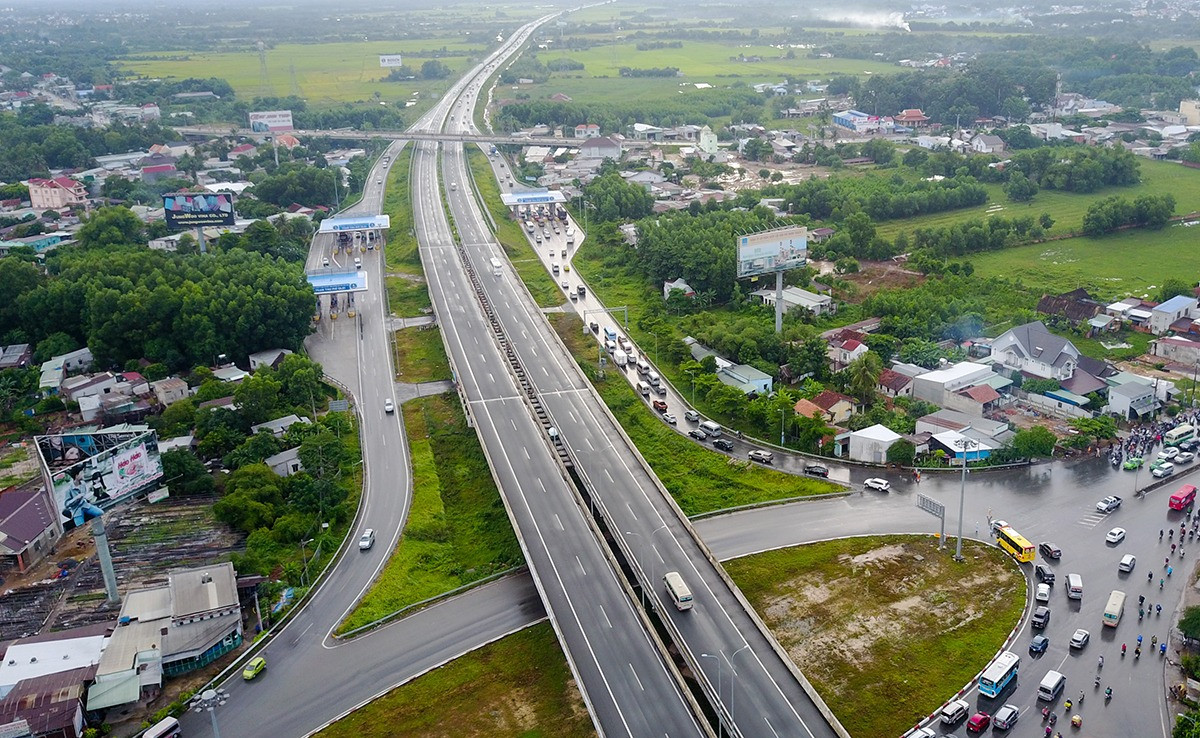 Chỉ 10 ngày nữa, xe máy sẽ không được đi vào đường dẫn cao tốc có lưu lượng lớn nhất Việt Nam- Ảnh 1. Chỉ 10 ngày nữa, xe máy sẽ không được đi vào đường dẫn cao tốc có lưu lượng lớn nhất Việt Nam- Ảnh 1.