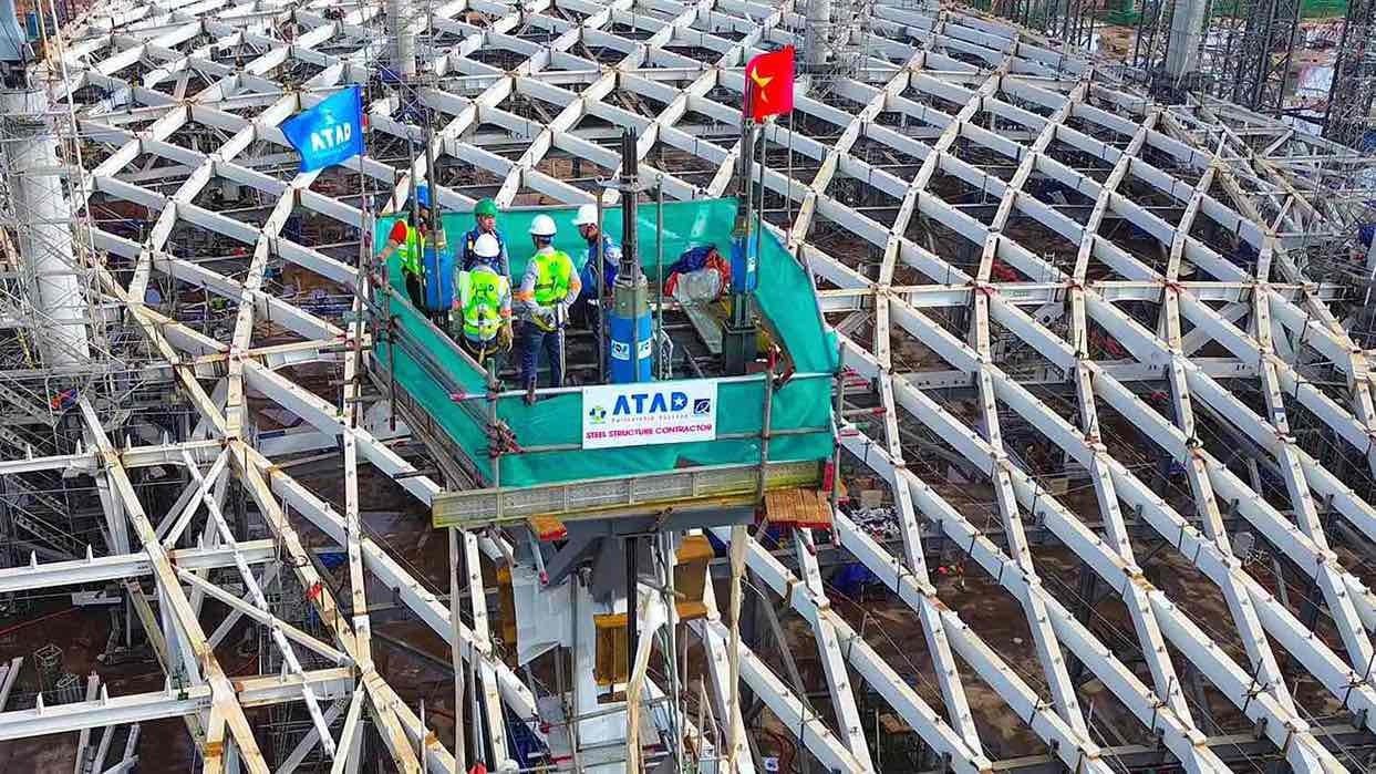 Siêu sân bay 16 tỷ USD lớn nhất Việt Nam sở hữu mái thép kết cấu phức tạp nhất cả nước, rộng gấp 3 lần sân bóng FIFA- Ảnh 2. Siêu sân bay 16 tỷ USD lớn nhất Việt Nam sở hữu mái thép kết cấu phức tạp nhất cả nước, rộng gấp 3 lần sân bóng FIFA- Ảnh 2.