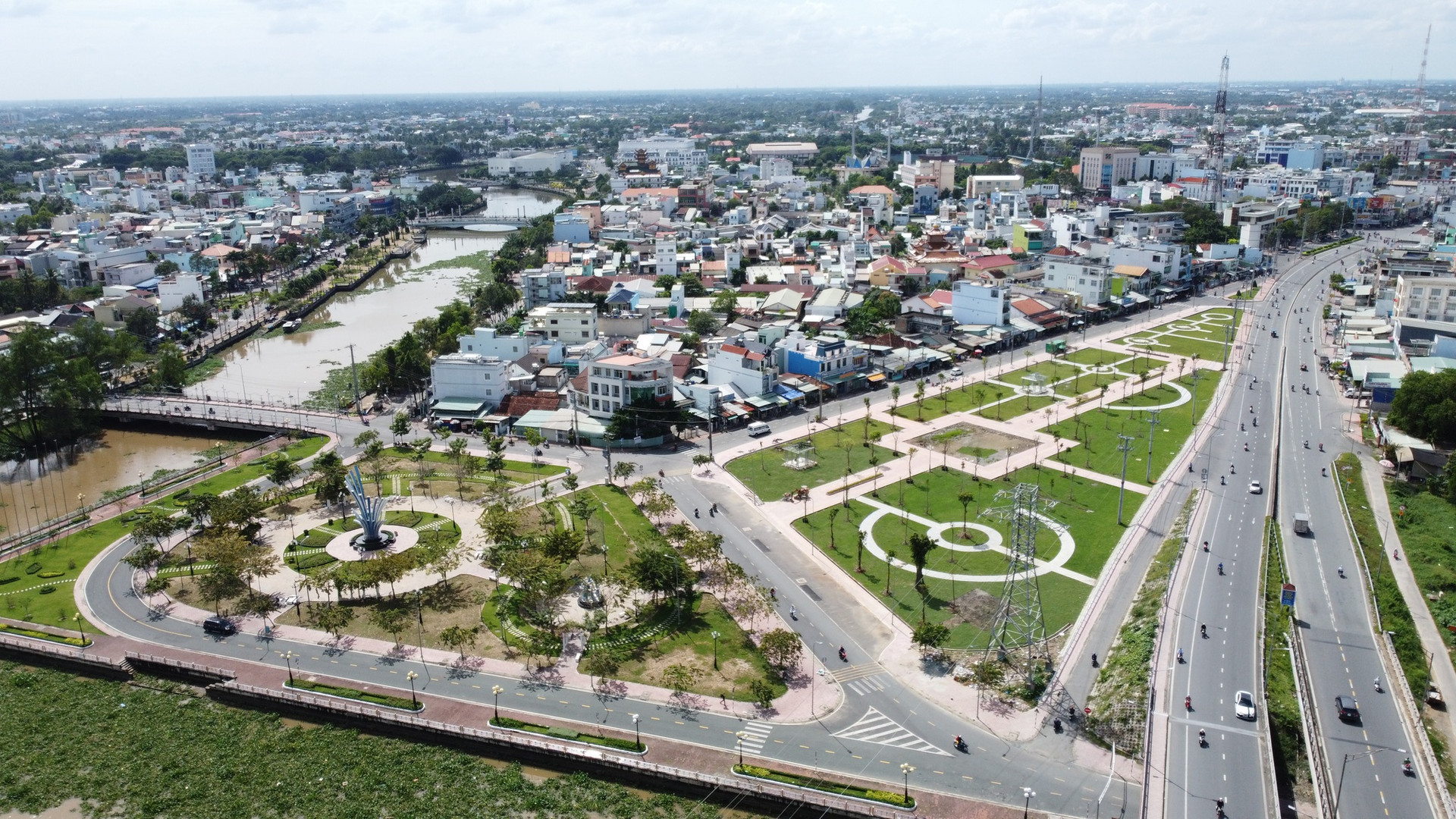 Chiêm ngưỡng 7 kỳ quan nổi tiếng thế giới tại tỉnh sắp sáp nhập với tỉnh sở hữu 'nóc nhà Nam Bộ'- Ảnh 1. Chiêm ngưỡng 7 kỳ quan nổi tiếng thế giới tại tỉnh sắp sáp nhập với tỉnh sở hữu 'nóc nhà Nam Bộ'- Ảnh 1.