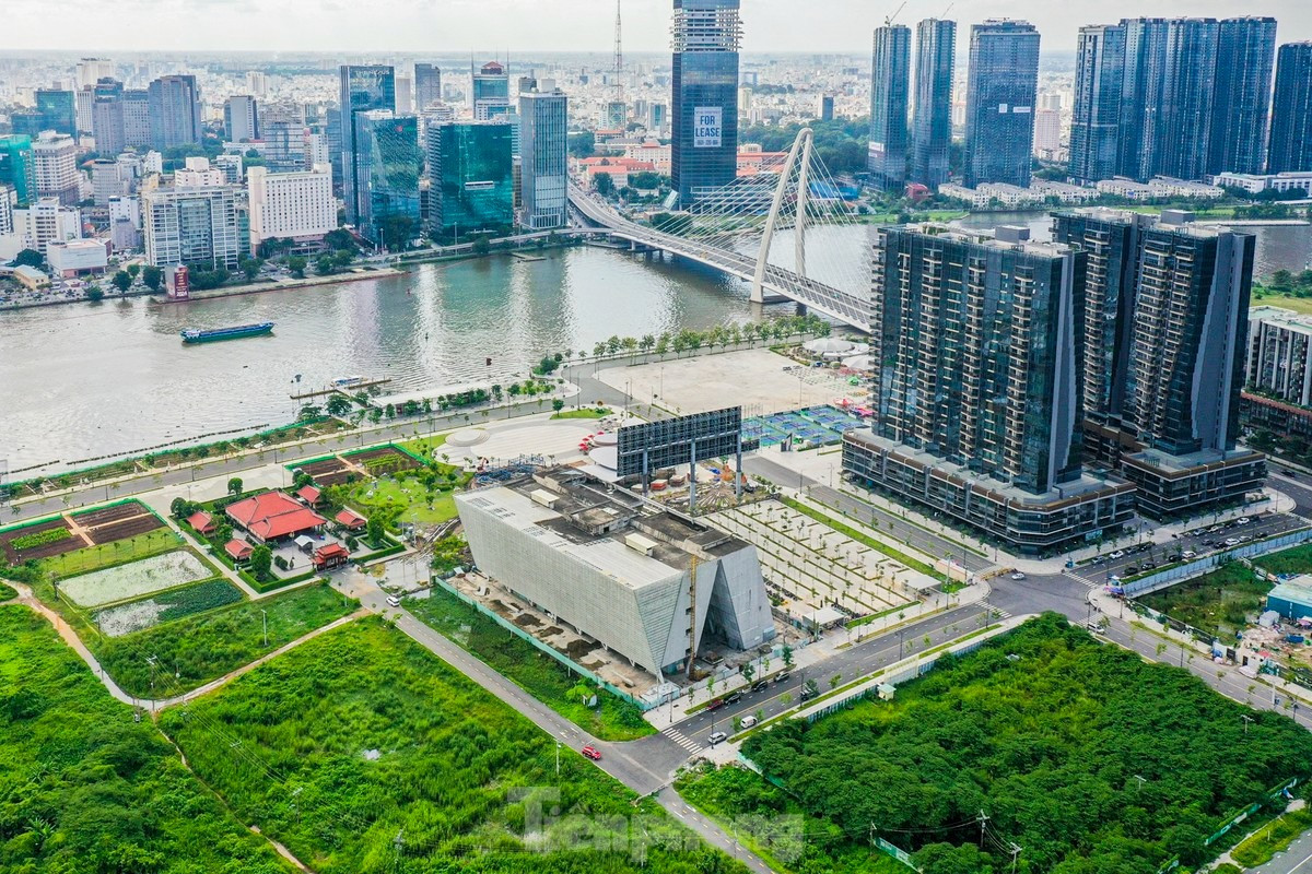 Hơn 1 năm nữa, Trung tâm triển lãm quy mô 800 tỷ sẽ hoàn thành sau 12 năm khởi công- Ảnh 1. Hơn 1 năm nữa, Trung tâm triển lãm quy mô 800 tỷ sẽ hoàn thành sau 12 năm khởi công- Ảnh 1.