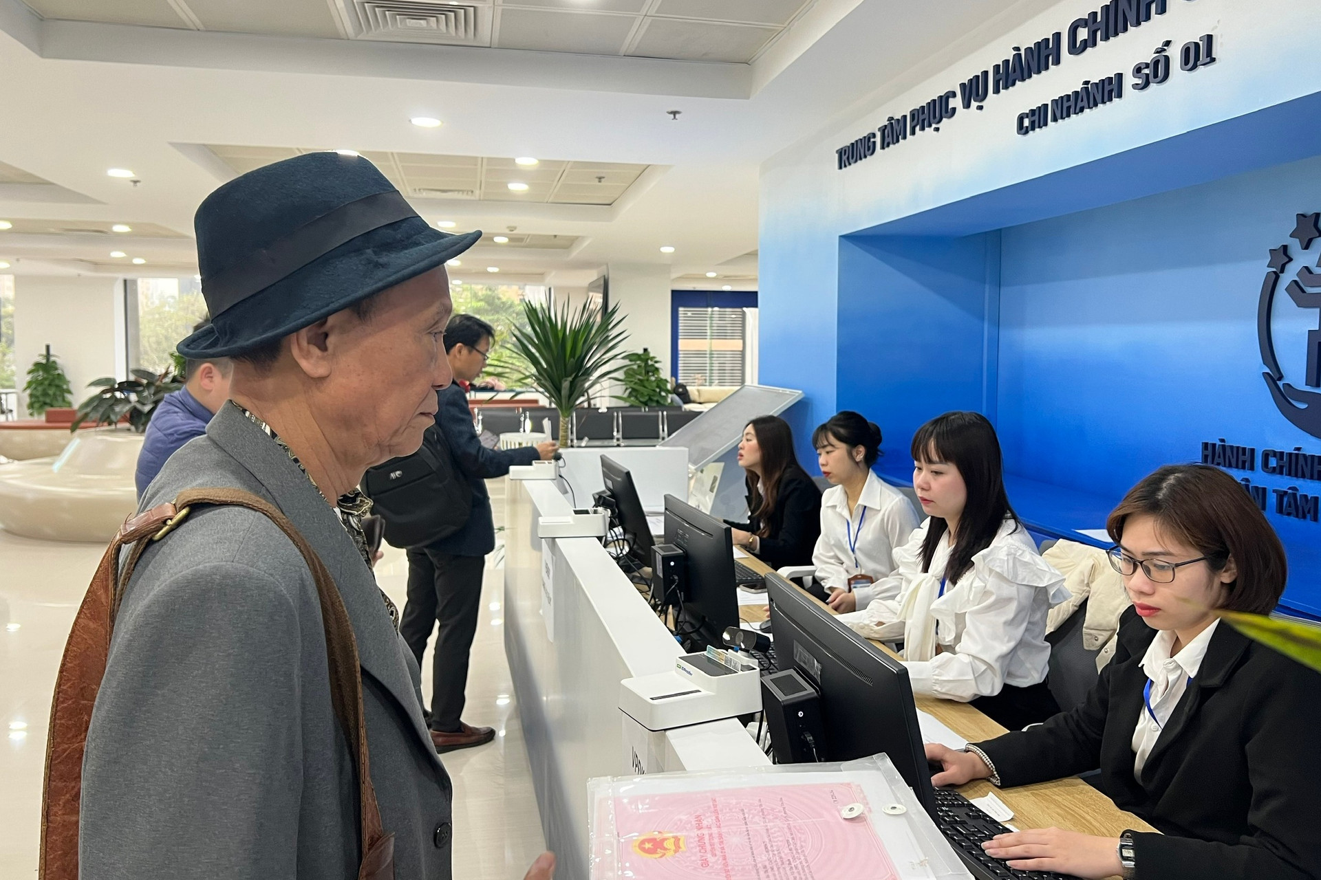 Từ 1/6, Hà Nội sẽ tiếp nhận hồ sơ đất đai trực tuyến đối với các trường hợp này- Ảnh 1. Từ 1/6, Hà Nội sẽ tiếp nhận hồ sơ đất đai trực tuyến đối với các trường hợp này- Ảnh 1.