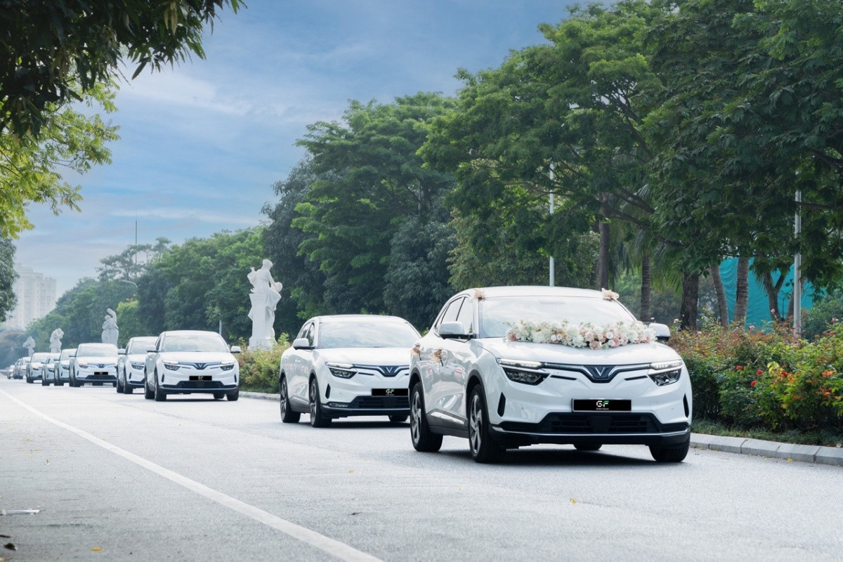 Công ty của tỷ phú Phạm Nhật Vượng gây sốt với dịch vụ xe cưới VinFast, giá chỉ từ 1,26 triệu đồng