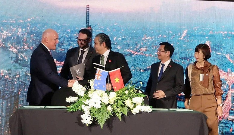 LOF (IDP) 'bắt tay' ông lớn New Zealand, tung sữa công thức chuẩn châu Âu cho trẻ em Việt