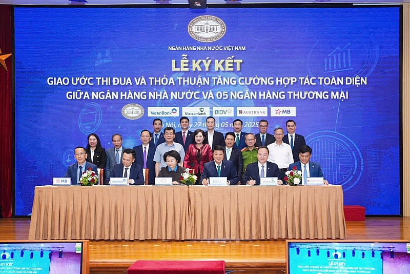 Ký Giao ước thi đua và Thỏa thuận hợp tác giữa Ngân hàng Nhà nước và 5 NHTM (Vietcombank, Vietinbank, BIDV, MB, VIB)