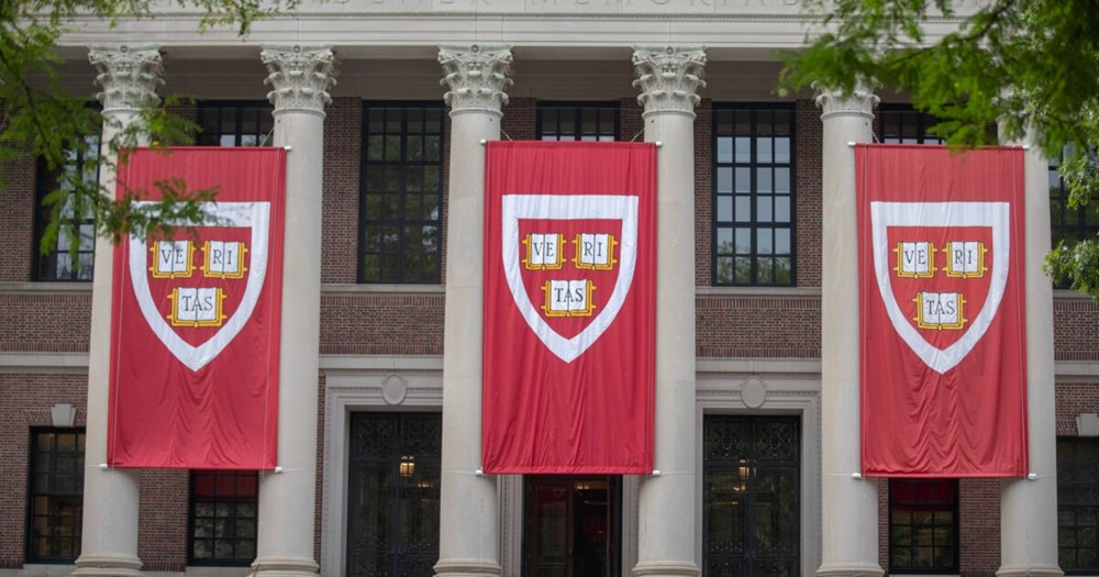 Cắt toàn bộ nguồn quỹ Liên bang, ông Trump quyết tâm 'đoạn tuyệt' với Harvard - ảnh 2