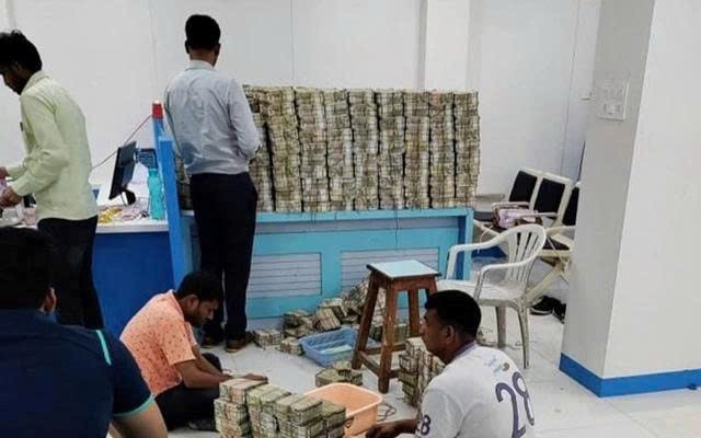 12 tiếng kiểm kê nghẹt thở trong căn phòng bí mật của ông chủ tập đoàn thép, tịch thu 32kg vàng cùng 176 tỷ tiền mặt - ảnh 1