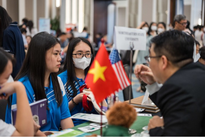 Điểm tin nóng 29/5: Thủ tướng đề nghị quan trọng với Trung Quốc về hợp tác đường sắt 8,3 tỷ USD; Mỹ tạm dừng phỏng vấn cấp visa khiến du học sinh Việt lo sốt vó - ảnh 2