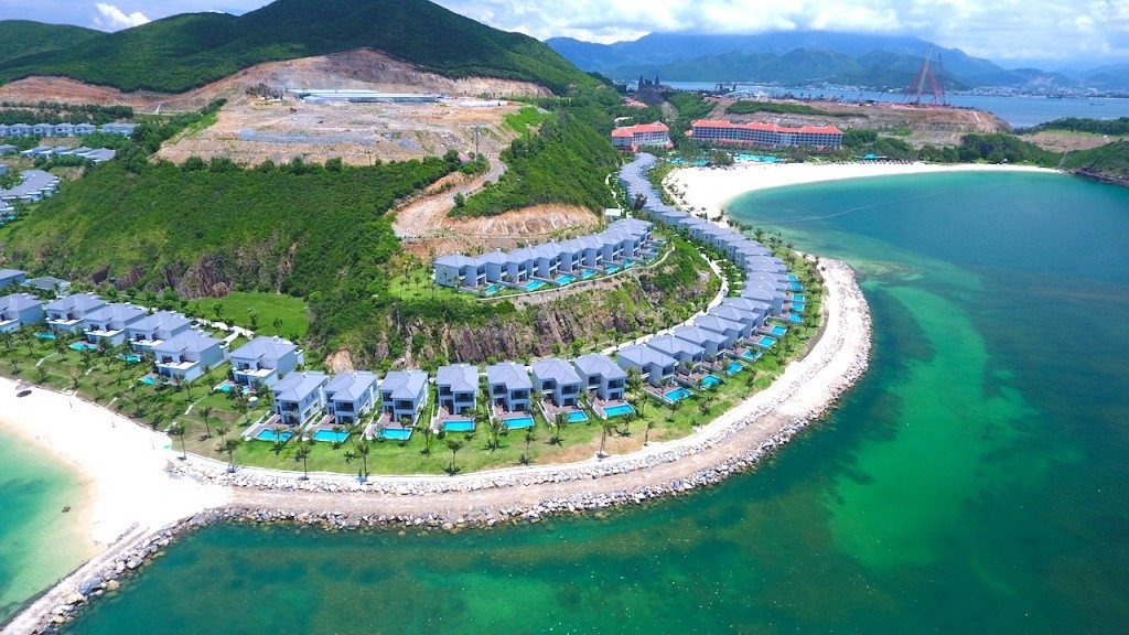 Hòn đảo sắp đấu giá 2 khu phức hợp gần 200ha: Nằm trên vịnh biển đẹp bậc nhất cả nước, sở hữu tuyến cáp treo vượt biển đầu tiên của Việt Nam- Ảnh 4. Hòn đảo sắp đấu giá 2 khu phức hợp gần 200ha: Nằm trên vịnh biển đẹp bậc nhất cả nước, sở hữu tuyến cáp treo vượt biển đầu tiên của Việt Nam- Ảnh 4.