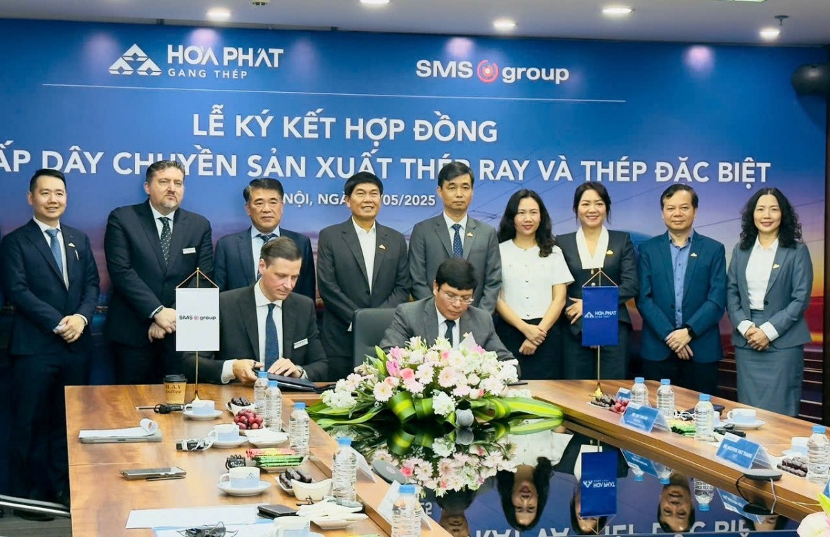 Hòa Phát (HPG): Chủ tịch Trần Đình Long ký hợp đồng lớn, ấn định thời điểm ra lò thanh ray cho dự án đường sắt 67 tỷ USD