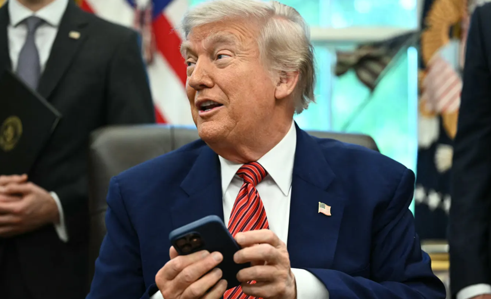 Ông Trump có thể 'đi đường vòng' khiến các nước phải chịu thuế 15% ngay lập tức?