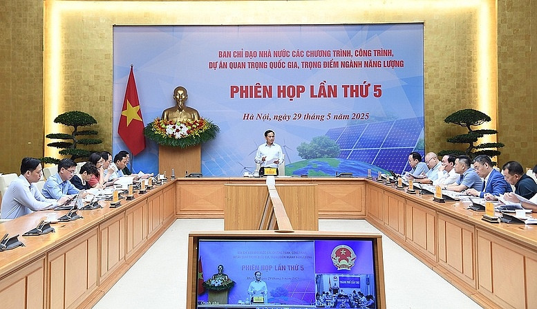 Phó Thủ tướng chỉ đạo đẩy nhanh kế hoạch đầu tư 136 tỷ USD, loạt doanh nghiệp niêm yết được hưởng lợi