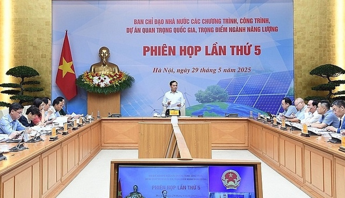Phó Thủ tướng chỉ đạo đẩy nhanh kế hoạch đầu tư 136 tỷ USD, loạt doanh nghiệp niêm yết được hưởng lợi