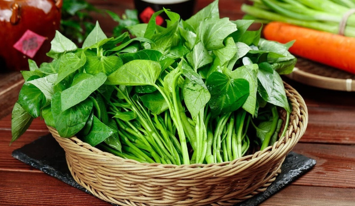 Loại rau từng dùng dùng chống đói nay lại là ‘nhân sâm của người nghèo’: Giá chỉ 25.000 đồng/kg, được bán bạt ngàn ngoài chợ